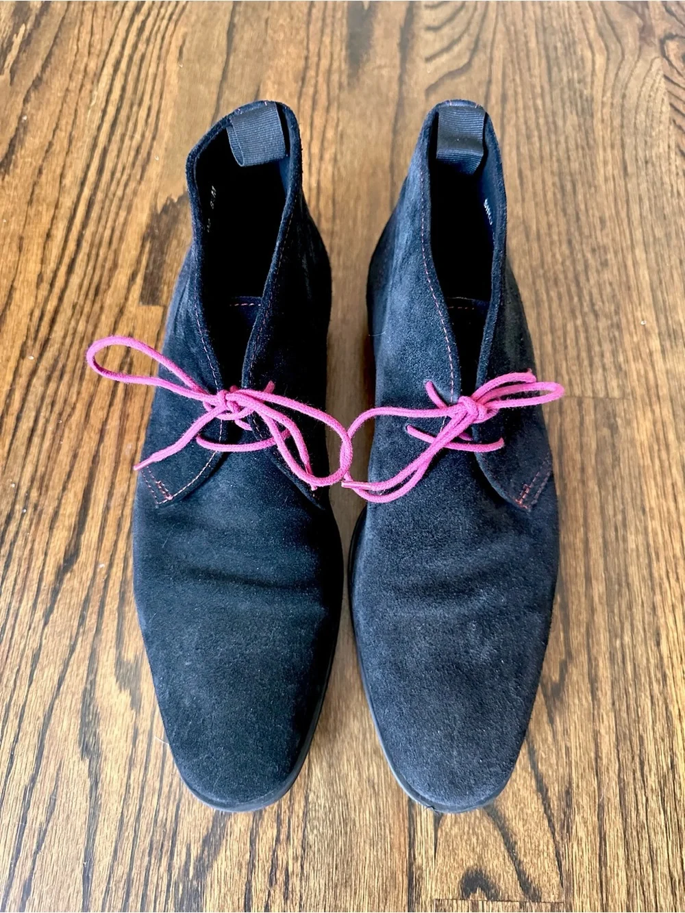 Donald J. Pliner Men's Black Suede Siri 02 Chukka Boots with Pink Laces size 8.5